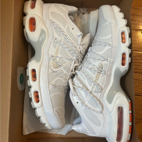 white nike air max size 9